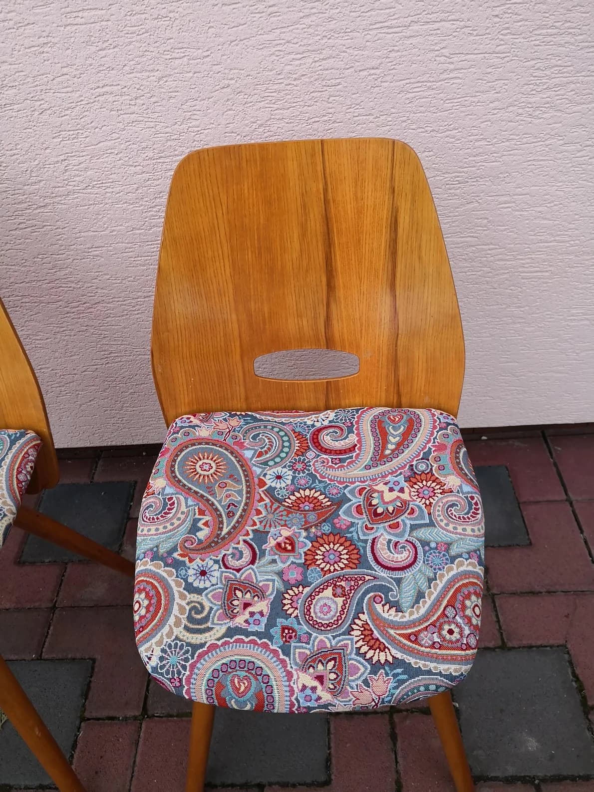 Retro stoličky lízatká – zrenovované stoličky od dizajnéra Františka Jiráka